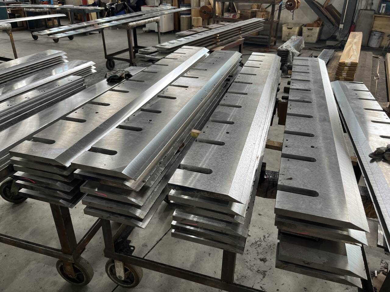 What precautions should be taken when using wood crusher blades?